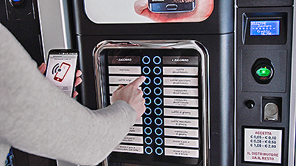 Coges_Pago con smartphone Pay4Vend