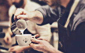 baristas_preparando_cafe