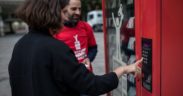Urkotronik ha instalado en Eibar una máquina vending donde recoger los formularios de participación