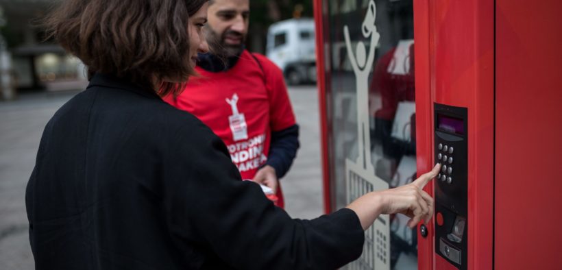 Urkotronik ha instalado en Eibar una máquina vending donde recoger los formularios de participación